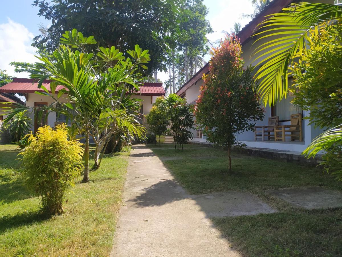Kebun Homestay Kuta  エクステリア 写真